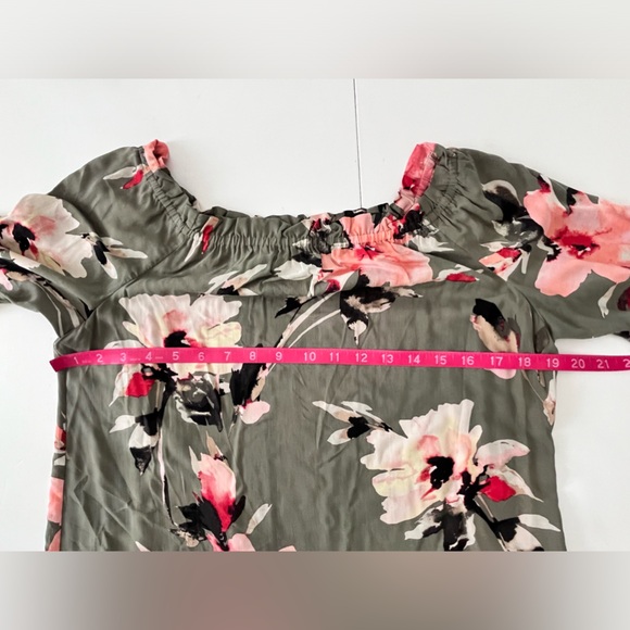 White House Black Market | S | 19” p2p - Picture 7 of 10